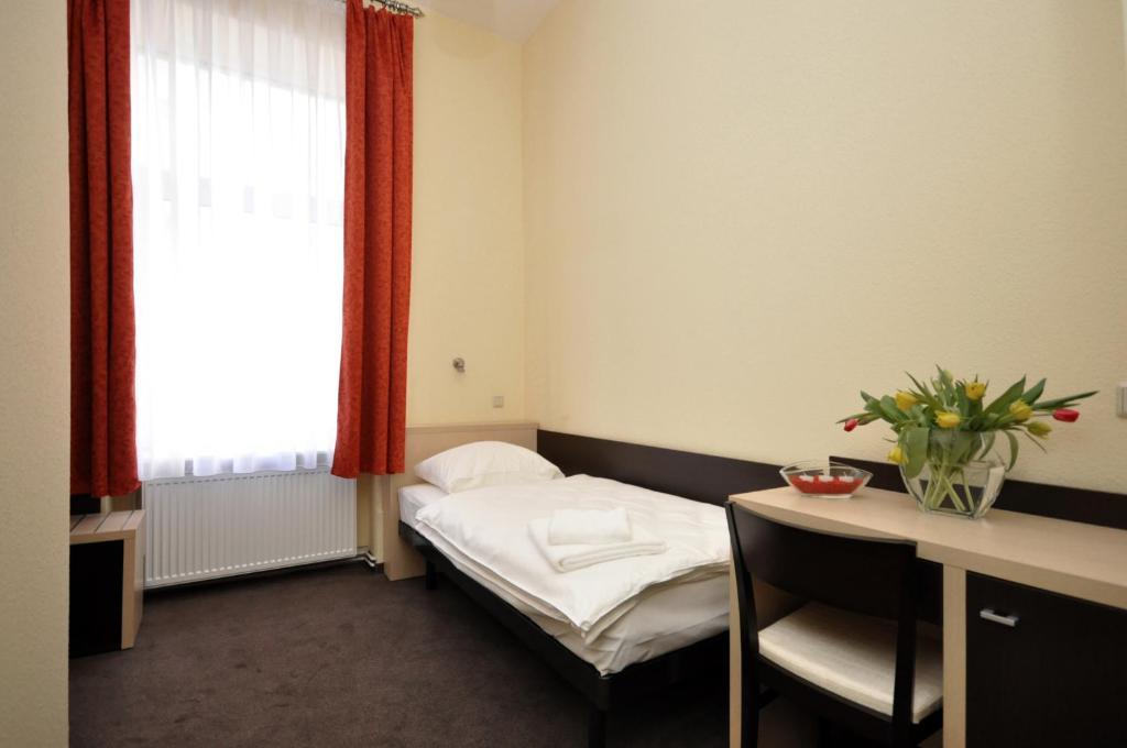 Hotel Bova Frankfurt am Main Oda fotoğraf